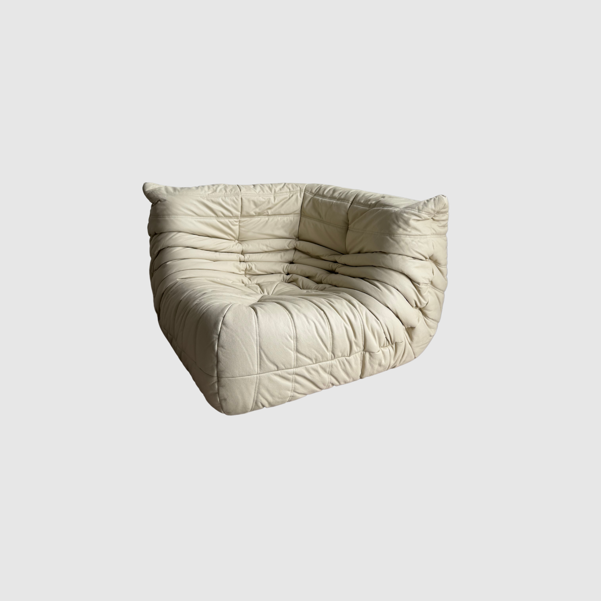 Togo / White / Corner